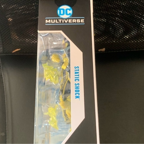 2022 McFarlane Toys DC Multiverse New 52 Static Shock 7" Action Figure and Stand - Picture 4 of 7
